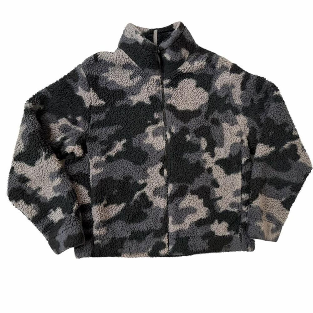 LIV Outdoor Gray and black camouflage polyester fleece jacket